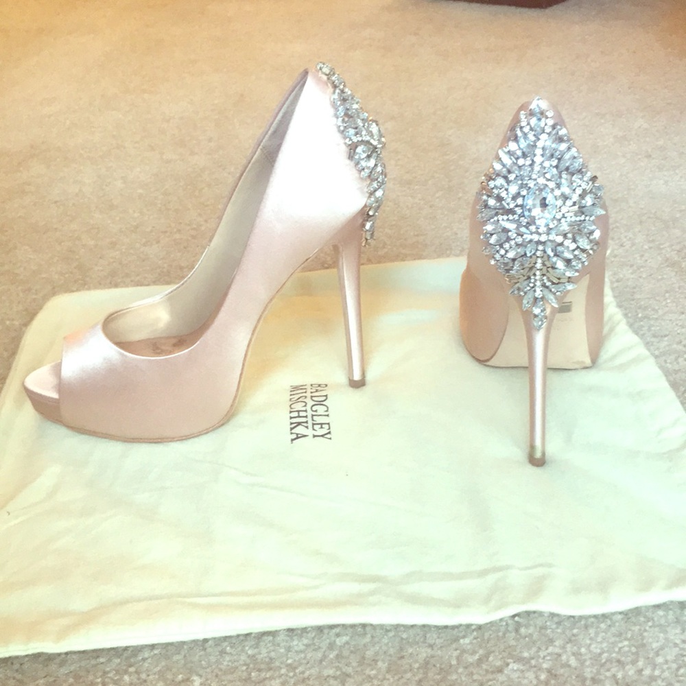 Badgley Mischka Kiara Pump in Pink Satin Size 7.5